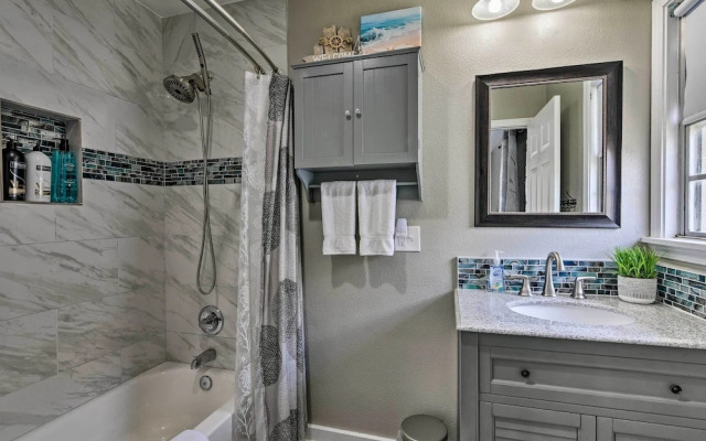 Spacious + Modern Family Duplex in Galveston!