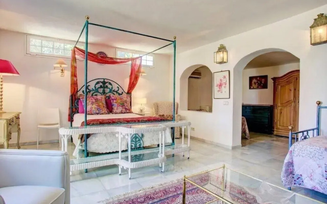Romantic Puerto Banus Villa, Sea Mountain Views