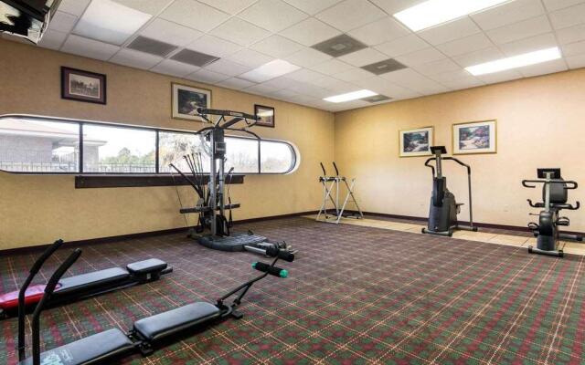 Econo Lodge Inn & Suites Conference Center