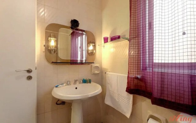 Seaside 2 Bedroom Apartment With Side Sea Views