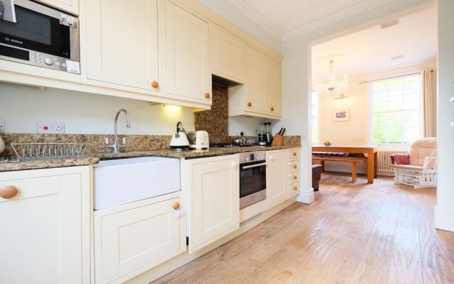 3-br Spacious Flat in Central London