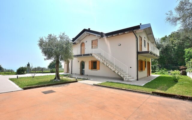 Apartment Fabiola With Pool Lake View