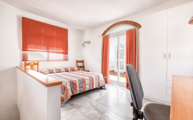 Villa Soleada Calahonda by Rafleys