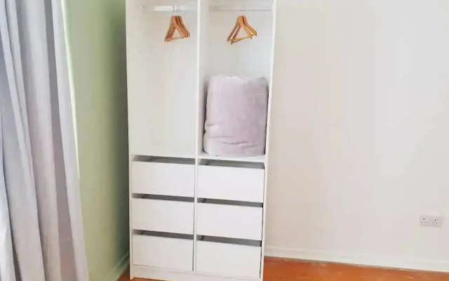 Contemporary 2 bed in Suburbs - 2080