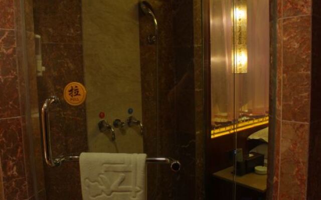 Tianshang Renjian Hotel (Yueyang Food Street)