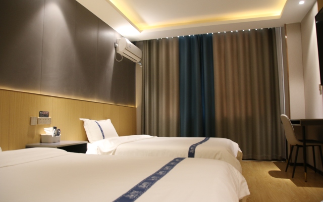 Aksu Dongcheng Hotel