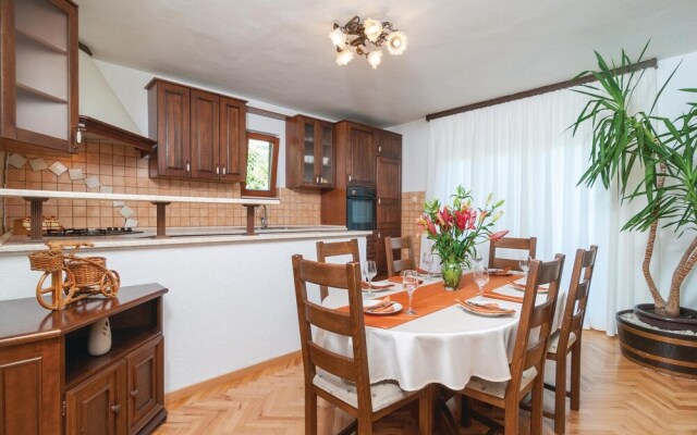 Nice Home in Srinjine With Wifi and 3 Bedrooms