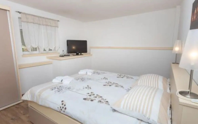 Cozy Seaview Retreat A & M Apartments