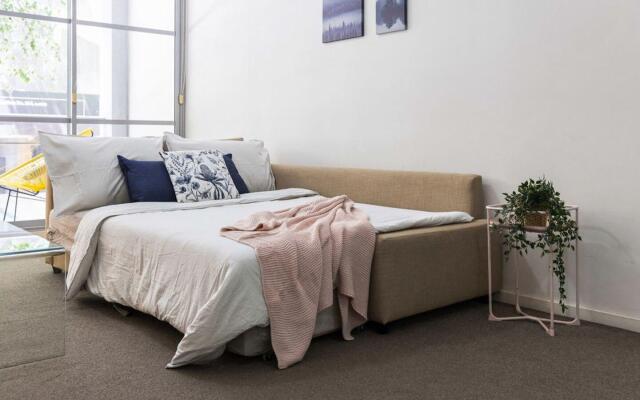 A Modern & Cozy Studio Next to Darling Harbour