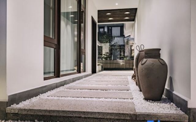 Yansheng Jingyue Designer Hot Spring B & B