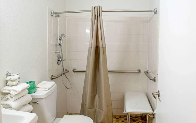 Studio Lodge Springdale Cincinnati