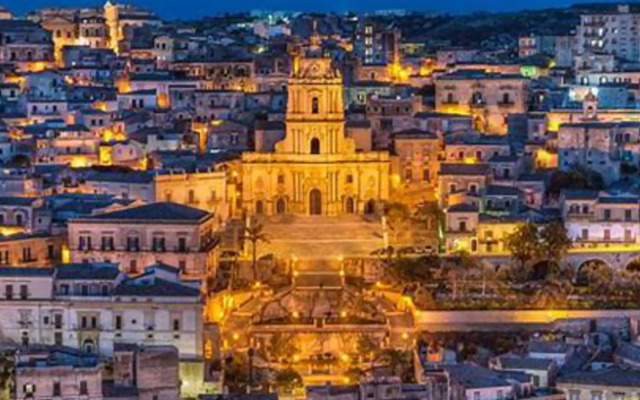 Spacious apartment in Modica with shared pool