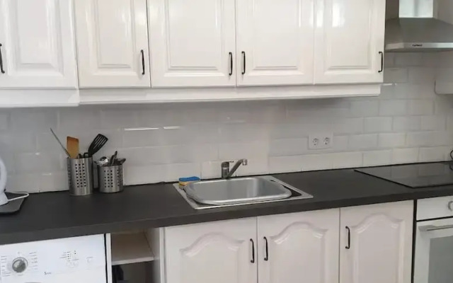 Front Line Seafront Apartment With all day Sun!