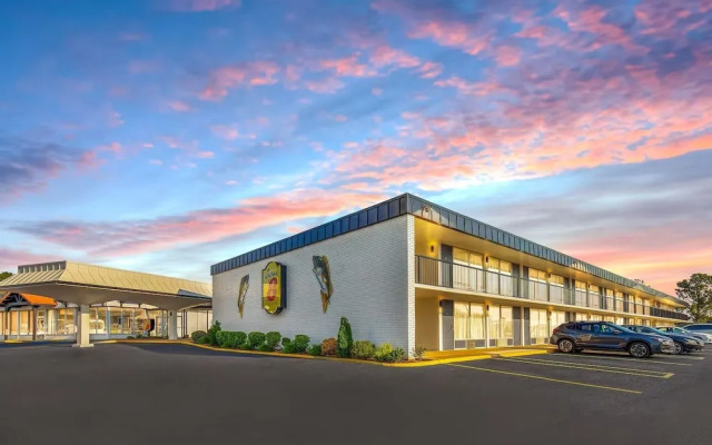 Super 8 by Wyndham Riverside AL