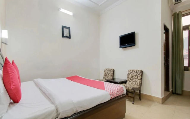 Hotel White House By OYO Rooms