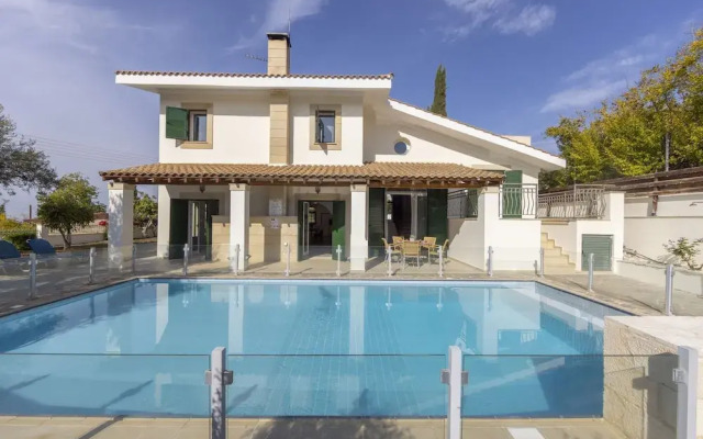 Rhodia Villa in Steni