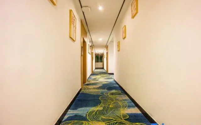 Sihui Dingwang Theme Hotel (Tianguangxu Market Yubocheng Branch)