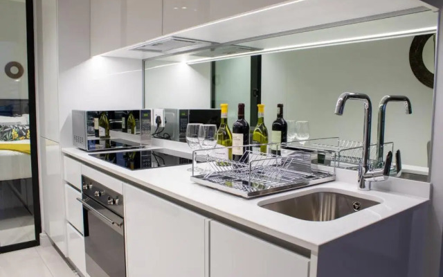 Modern 1 Bedroom Executive Apartment in Waterfall