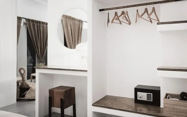 Bianco Diverso Suites