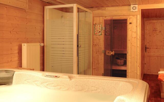 Luxury chalet with fireplace in the area of Alpe d'Huez