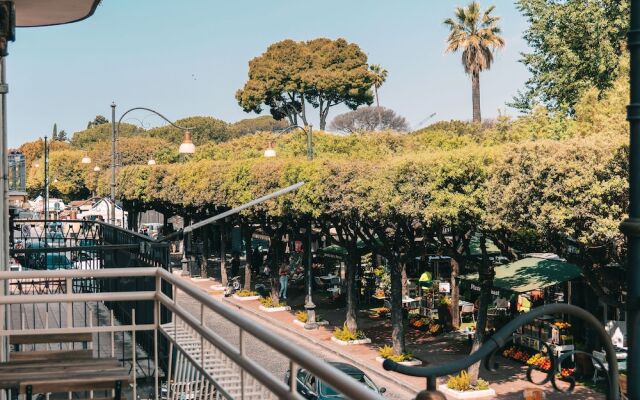 Four - Acanfora Suites