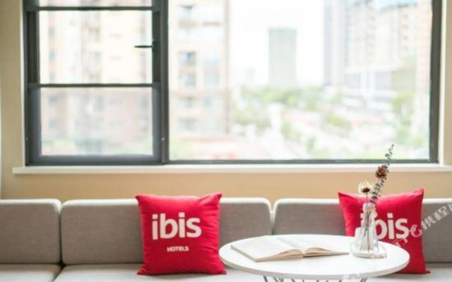 Ibis Hotel (Jinlong Subway Station, Shunde, Foshan)