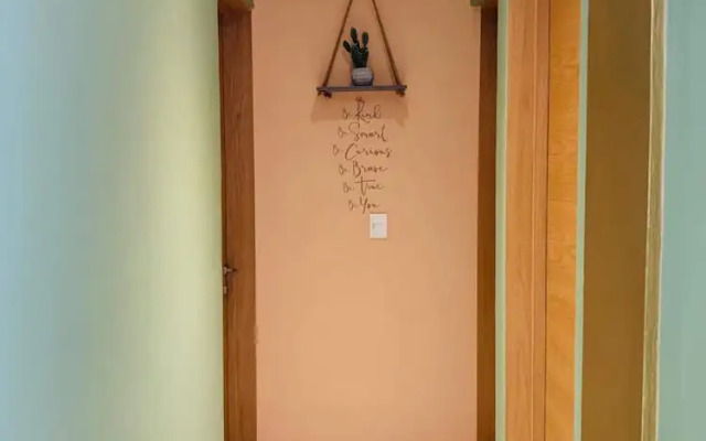 Modern Condo quiet and close to beach