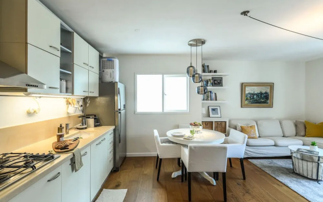 Boutique 1BR Apt with parking