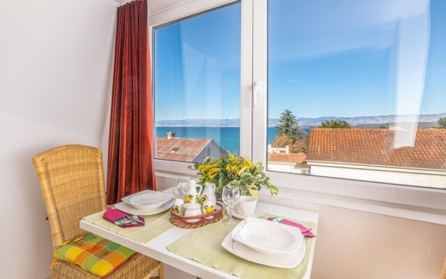 Beautiful Apartment in Vantacici With Wifi