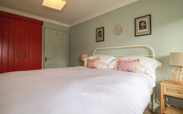 6 Trelawney Court