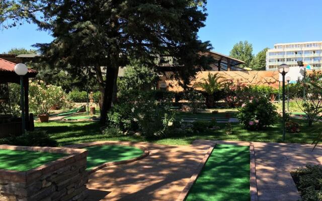 Oleander House And Tennis Club