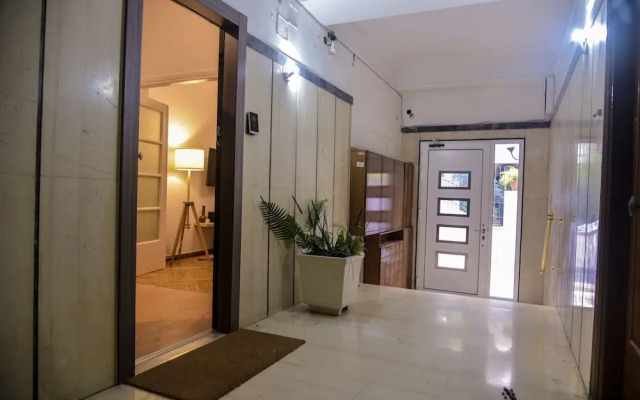 New Stylish Apartment Near St. George Sq