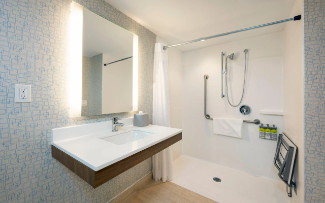 Holiday Inn Express Toronto - Downtown by IHG