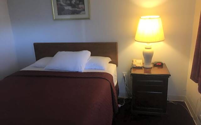 Villager Motel & Glen Manor Estate