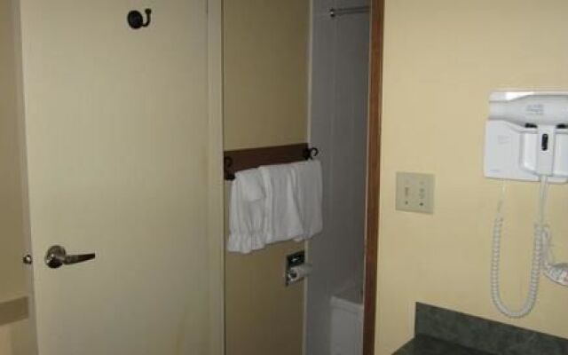 The Pinecone Inn & Suites