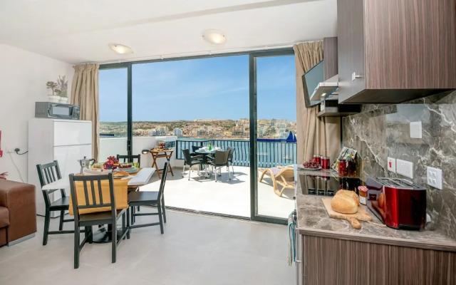Harbour Lights Seafront Penthouse by Getaways Malta