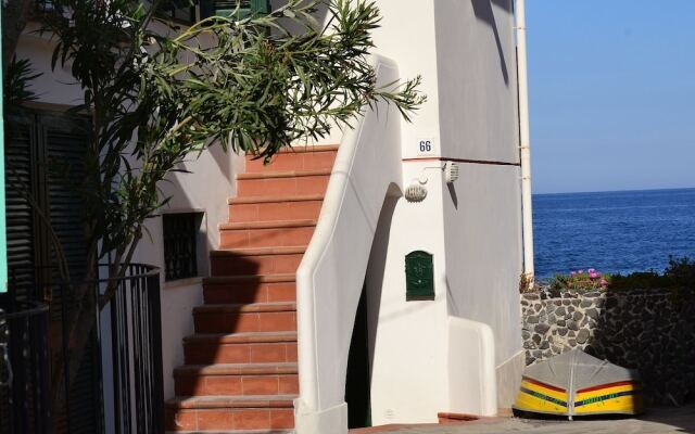 Cozy Holiday Home in Pozzillo with Terrace