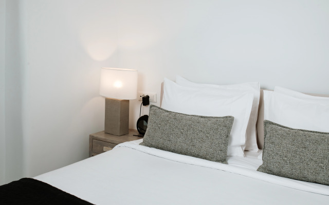 Aqua Luxury Suites