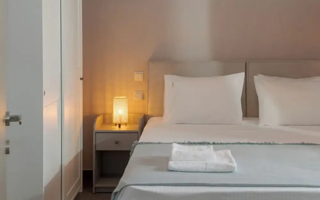 Fresh 1 Bd Apt with Patio in Heraklion