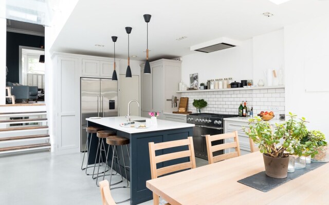 Gorgeous 2BR family home in East London