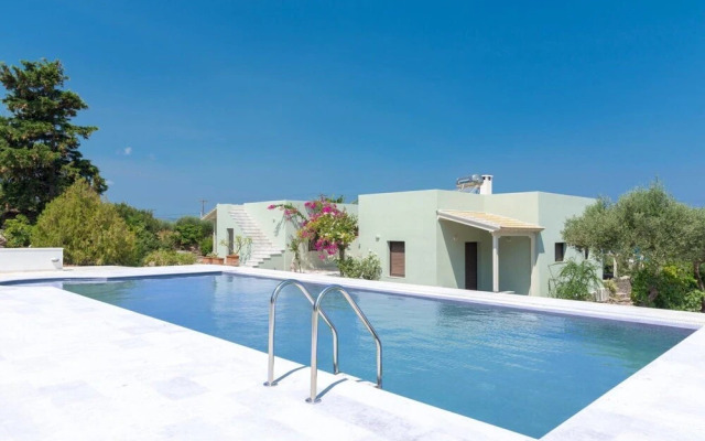Stylish Villa, Private Pool, Large Garden, sea View, En-suite Bathrooms