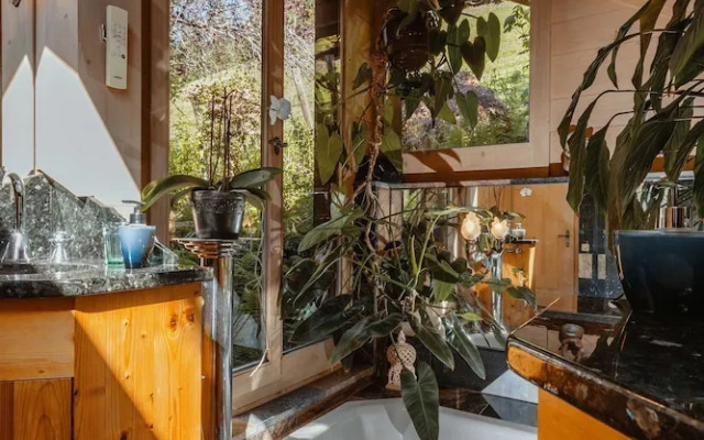 5 BR Gstaad Paradise View Chalet With Outdoor Jacuzzi