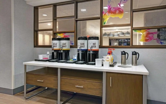 Holiday Inn Express & Suites Westfield