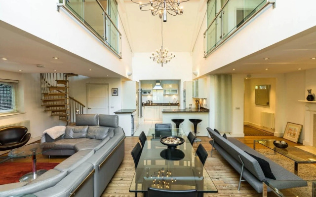 Unique 2 Bedroom Converted Artist's Studio