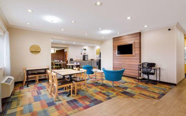 AmericInn by Wyndham Minot
