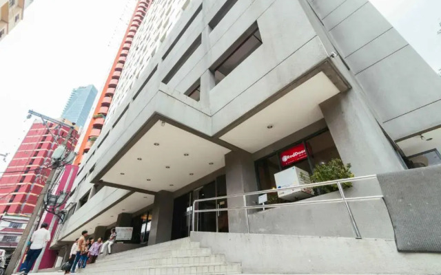 RedDoorz @ TJMG by Bel Air Polaris Makati