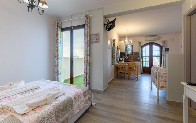 Bungalow Next TO THE Beach IN Malia