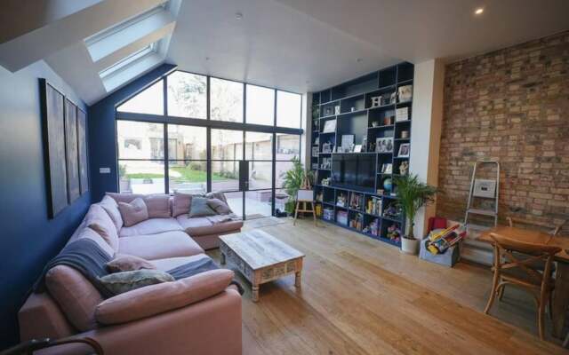 Stunning Modern 5-bed House in Central London