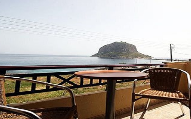 Mpalkoni Sti Monemvasia