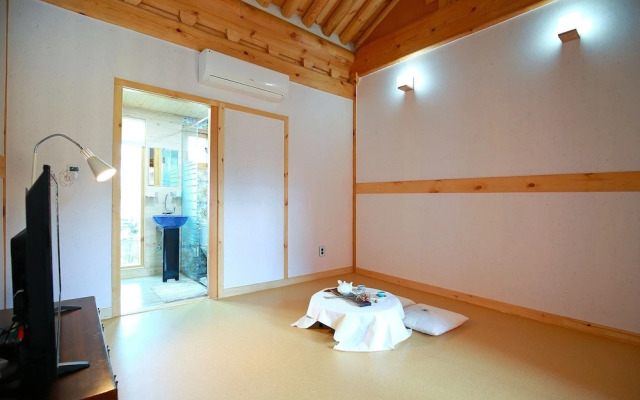 Wiyeonjae Hanok Stay